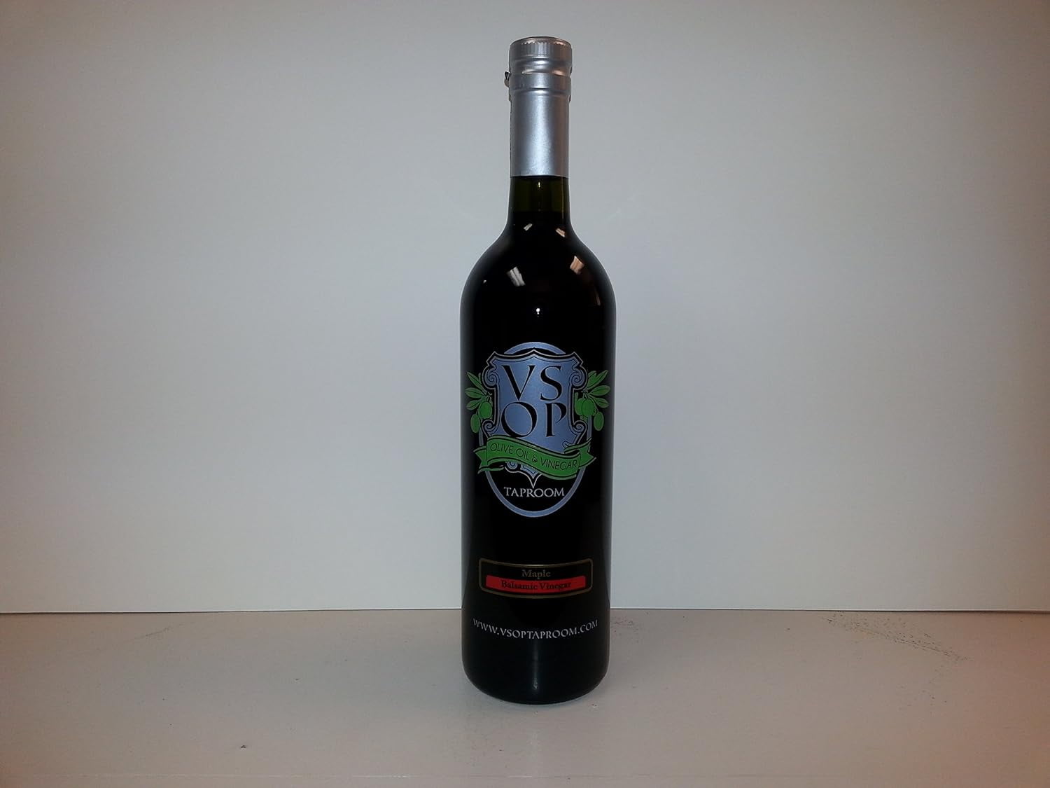 Maple Aged Dark Balsamic Vinegar of Modena (750 ml / 25.36 oz)