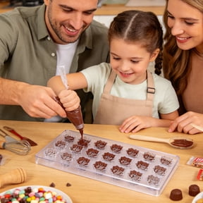 Maple Leaf Chocolate Mold, 21-Cavity Transparent Plastic DIY Candy Baking Tool for Homemade Chocolate, Fudge, Jelly and Desserts, Efficient Non-Stick Mold for Parties and Home Baking