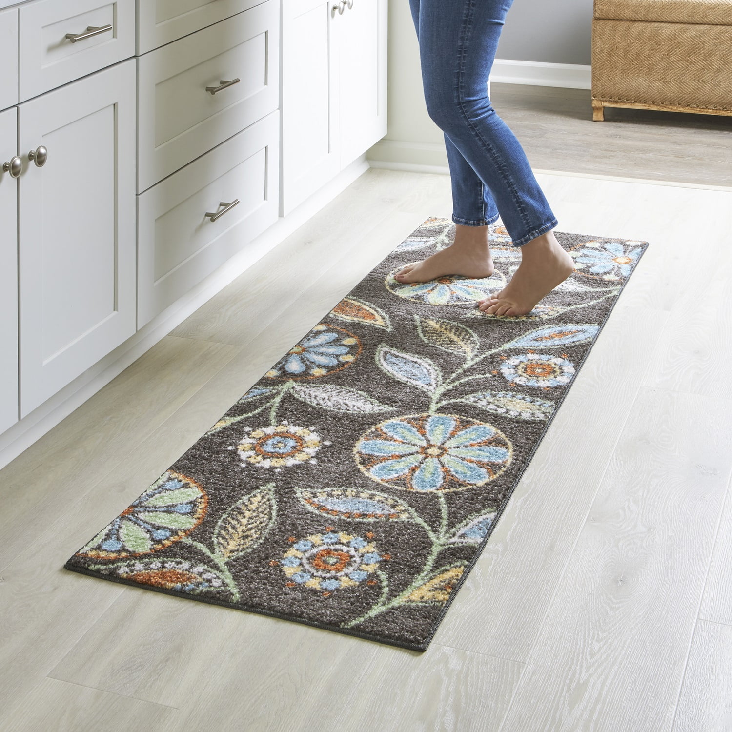 Reggie Gray Floral Washable Synthetic Runner Rug, 1'8" x 5'