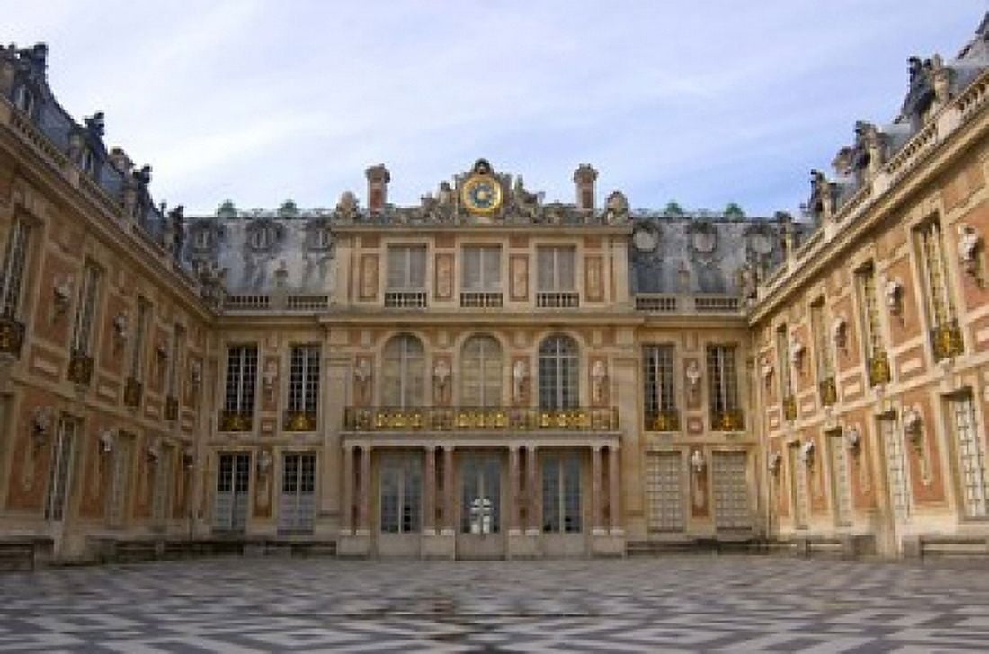 Marble Courtyard Versailles France Canvas Art - Lisa S Engelbrecht DanitaDelimont (27 x 18)