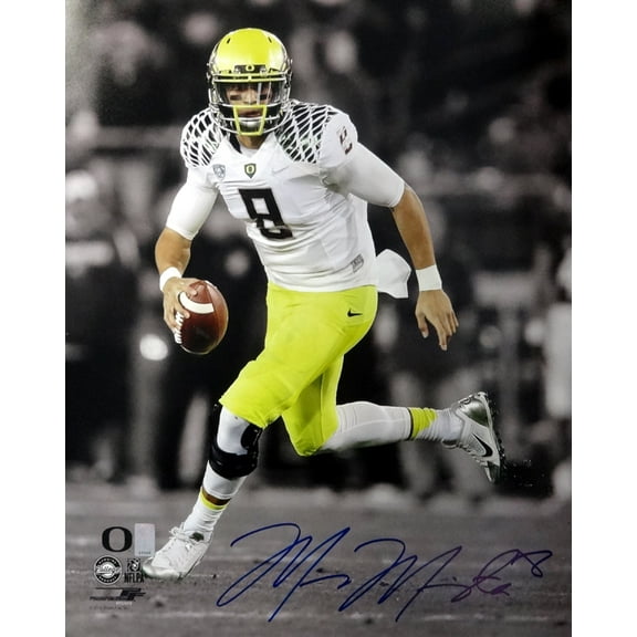 Marcus Mariota Autographed 16x20 Photo Oregon Ducks MM Holo 89221