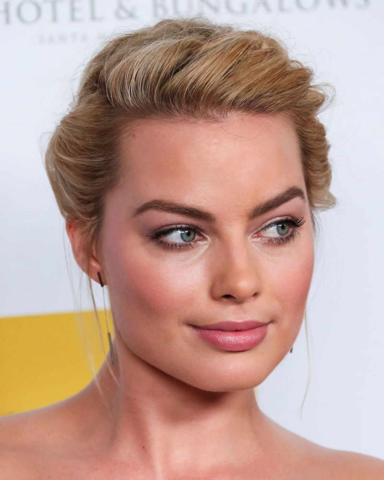 Margot Robbie At Arrivals For 3Rd Annual Australians In Film Awards Benefit Gala Canvas Art - (16 x 20)