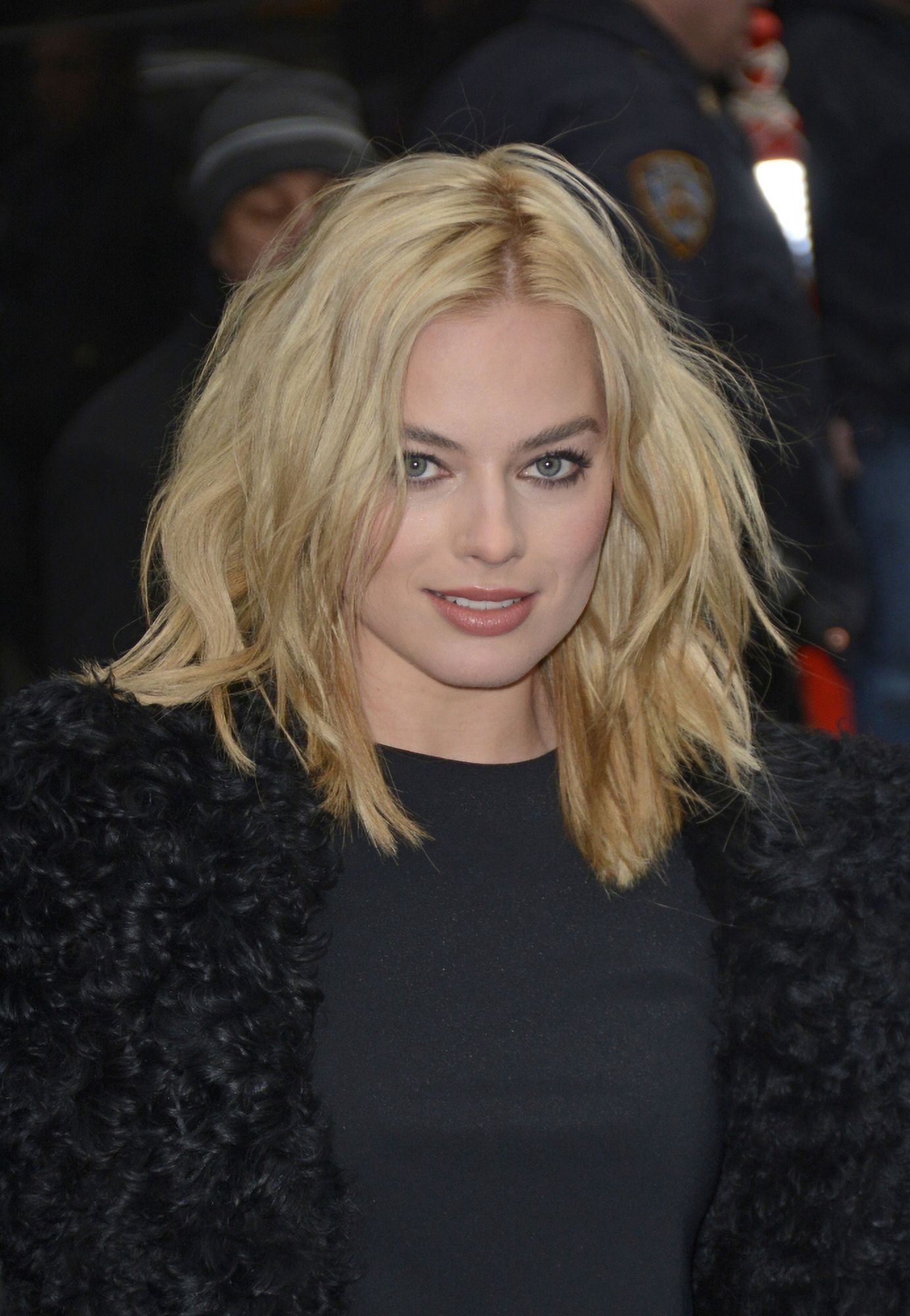 Margot Robbie Canvas Art - (16 x 20)