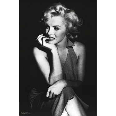 Marilyn Monroe (Sitting) Poster (24 x 36)