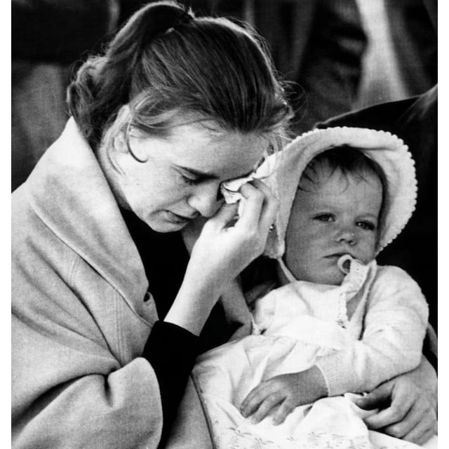 Marina Oswald At The Graveside Service Of Her Husband History (18 x 24) Walmart