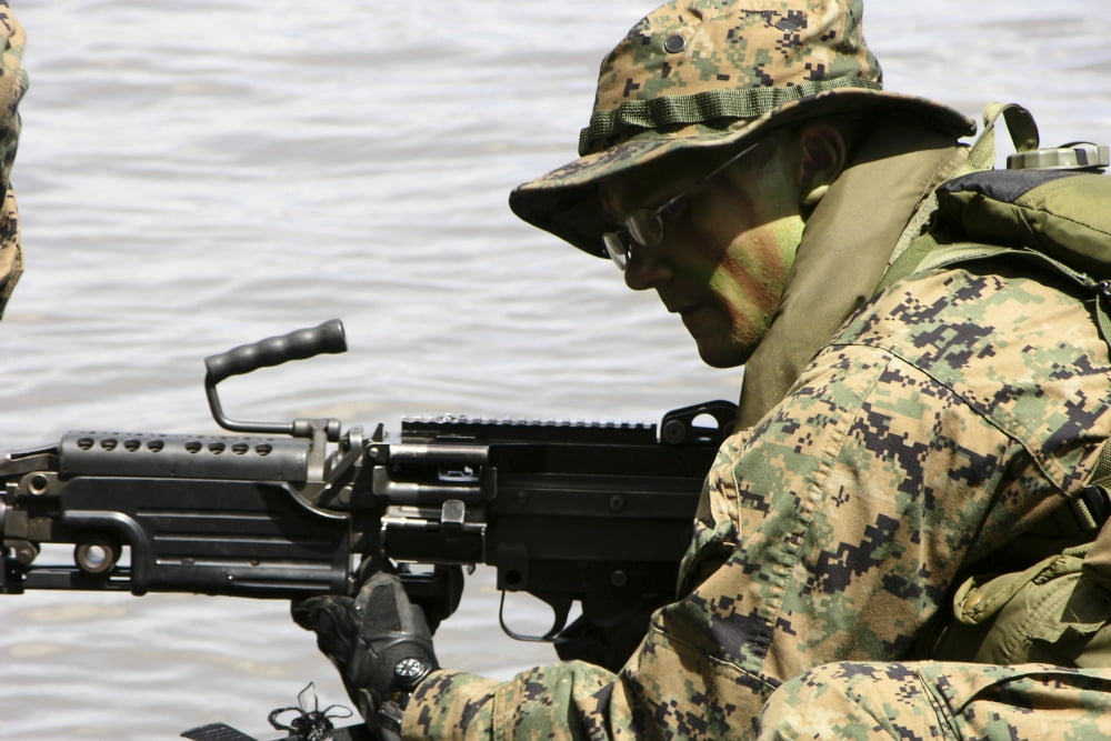 Marine provides front security with his M-240G medium machine gun Canvas Art - Stocktrek Images (34 x 23)