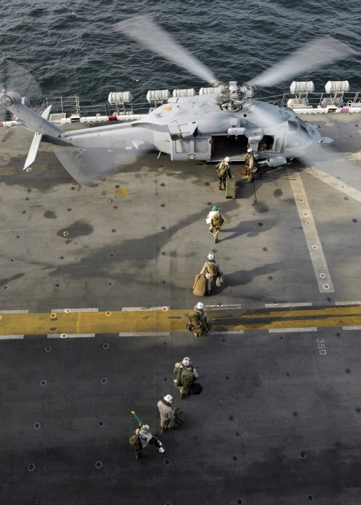 Marines prepare to board an MH-60S Sea Hawk helicopter aboard USS Peleliu Canvas Art - Stocktrek Images (24 x 34)