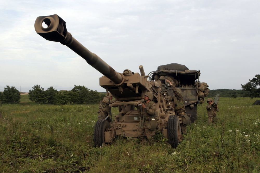 Marines set up a M198 155mm howitzer Canvas Art - Stocktrek Images (34 x 23)