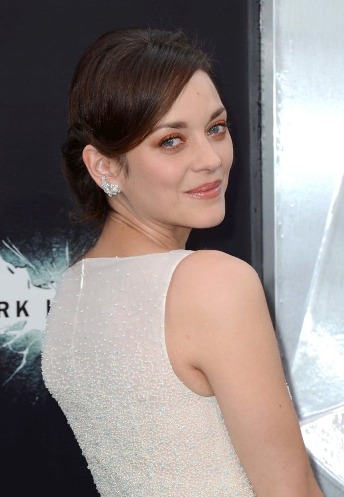 Marion Cotillard At Arrivals For The Dark Knight Rises Premiere Canvas Art - (16 x 20)