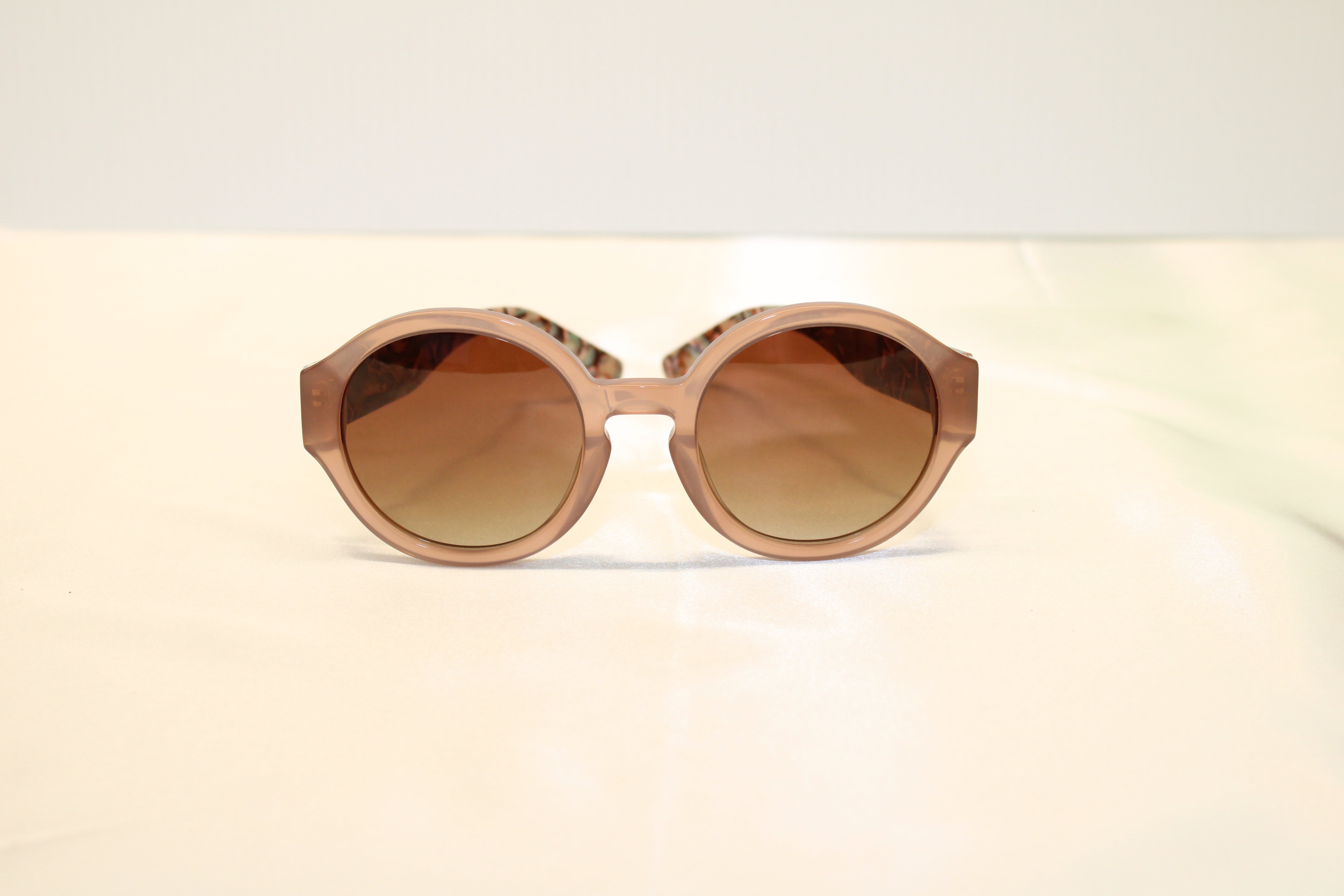Mariposa Sunglasses - Prime Quality Polarized Sunglasses for  display picture 3