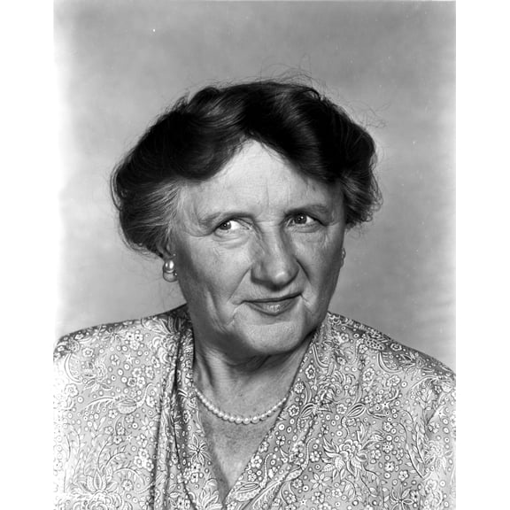 Marjorie Main on Printed Top Smirking and posed Photo Print (8 x 10)