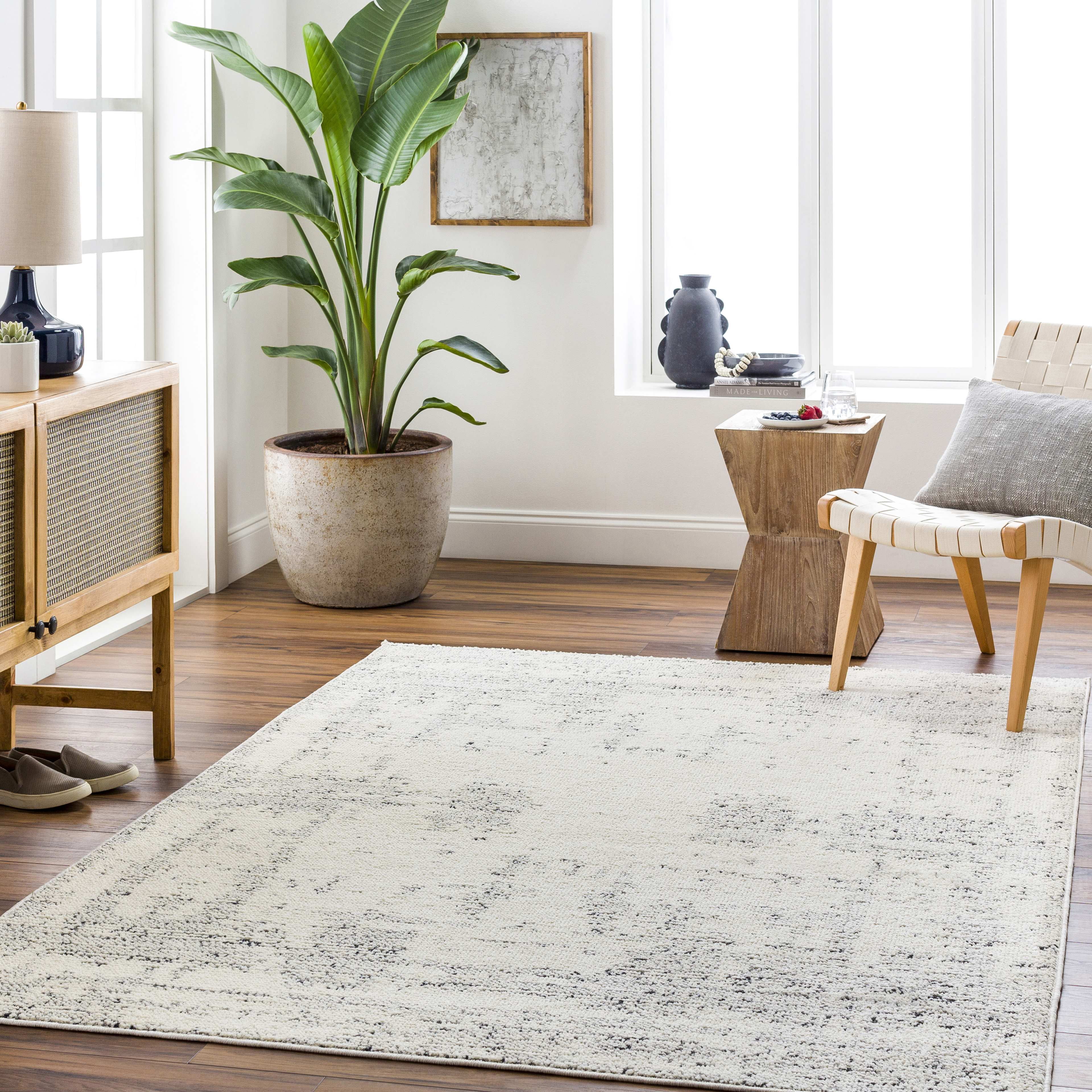 Glenview Manor Cream and Gray Rectangular Area Rug 2'2" x 3'9"