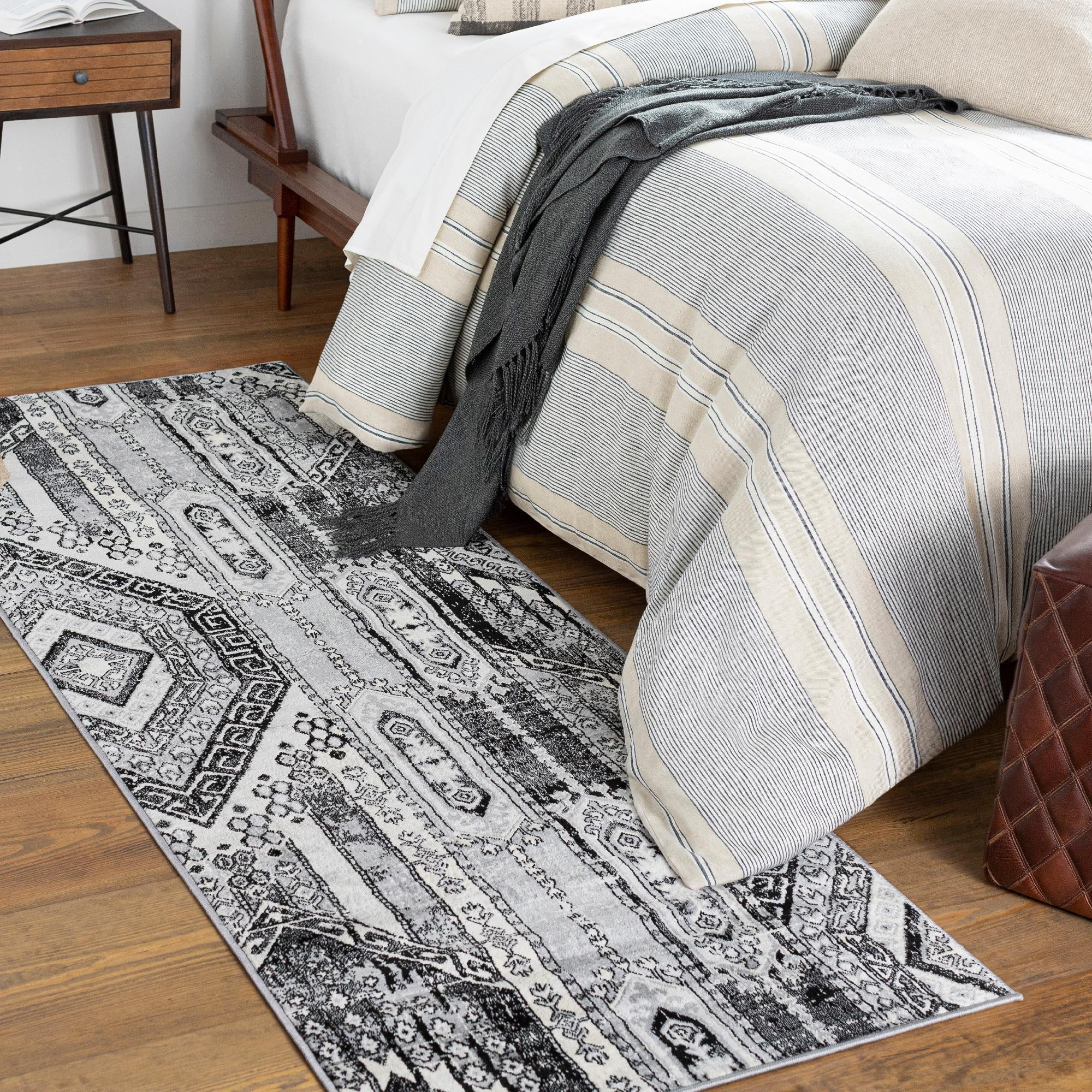 Mark&Day Area Rugs, 3x7 Lhee Global Black Runner Area Rug, Black White ...