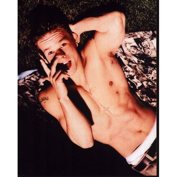 Mark Wahlberg Shirtless Laying In Grass With Finger In Nose Photo Print (16 x 20) - Item # MVM59993