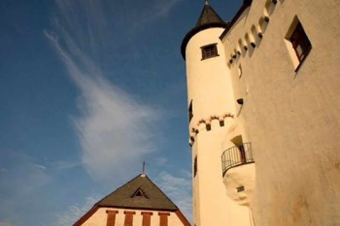 Marksburg Castle in Germany Canvas Art - Cindy Miller Hopkins DanitaDelimont (18 x 12)