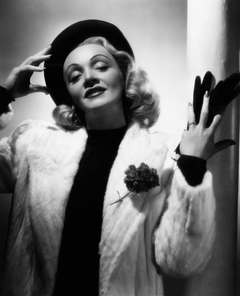 Marlene Dietrich Canvas Art - (16 x 20)