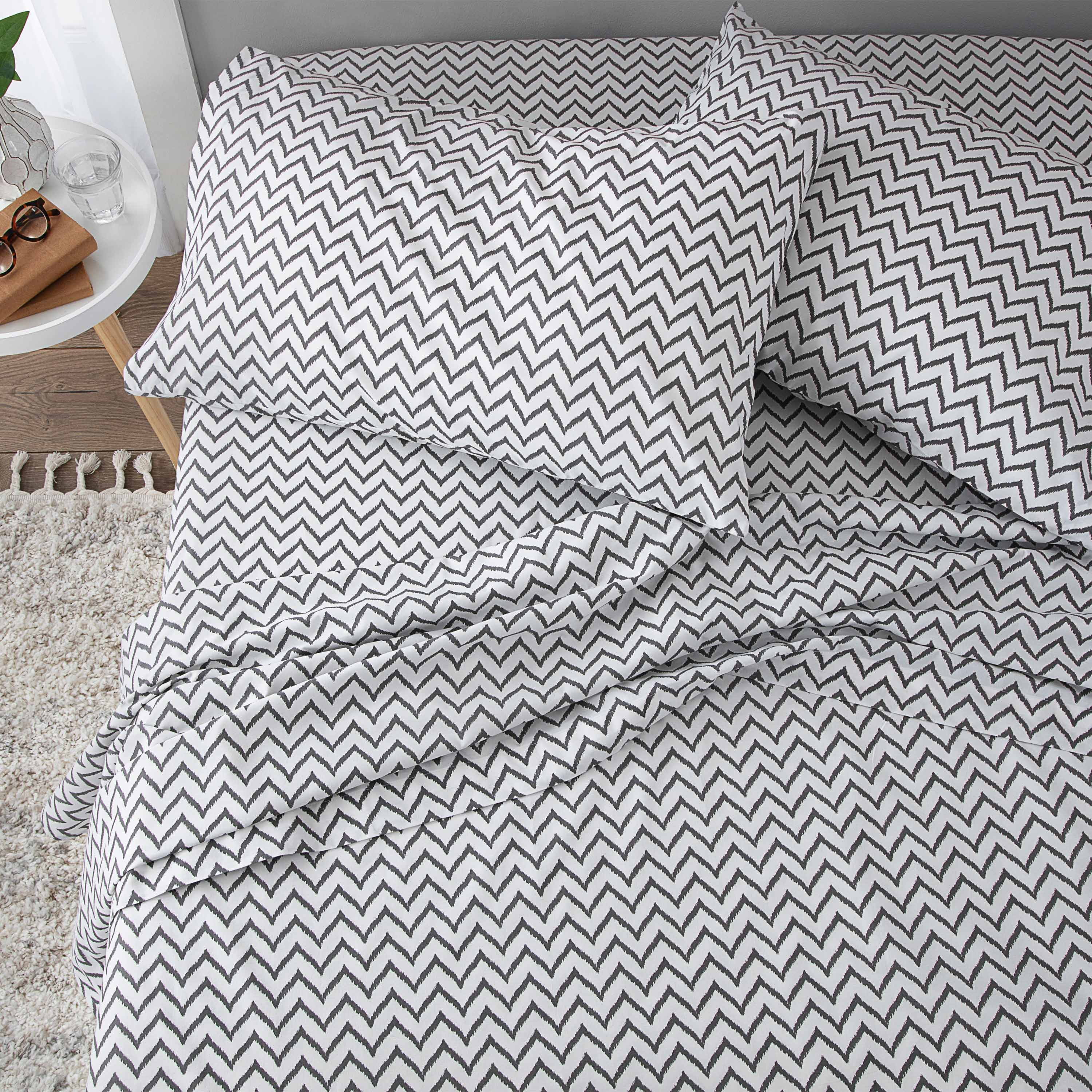 Soft Lightweight Brushed Cotton Blend Bed Sheet Set – 4-Piece Queen – Chevron