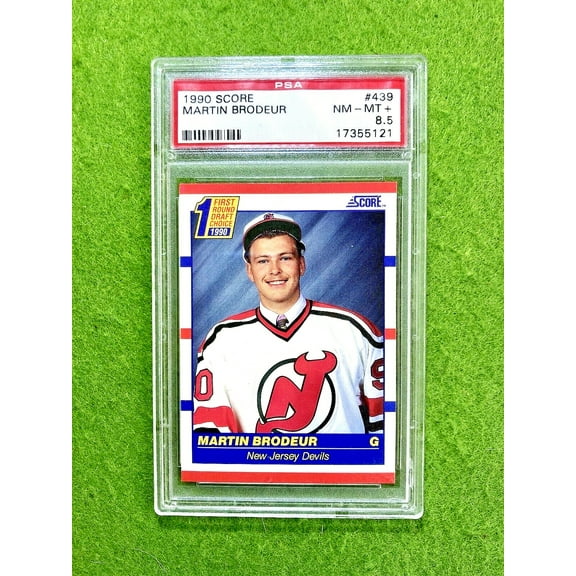 Martin Brodeur ROOKIE CARD JERSEY#30 New Jersey DEVILS PSA 8.5 NHL RC 1990 Score