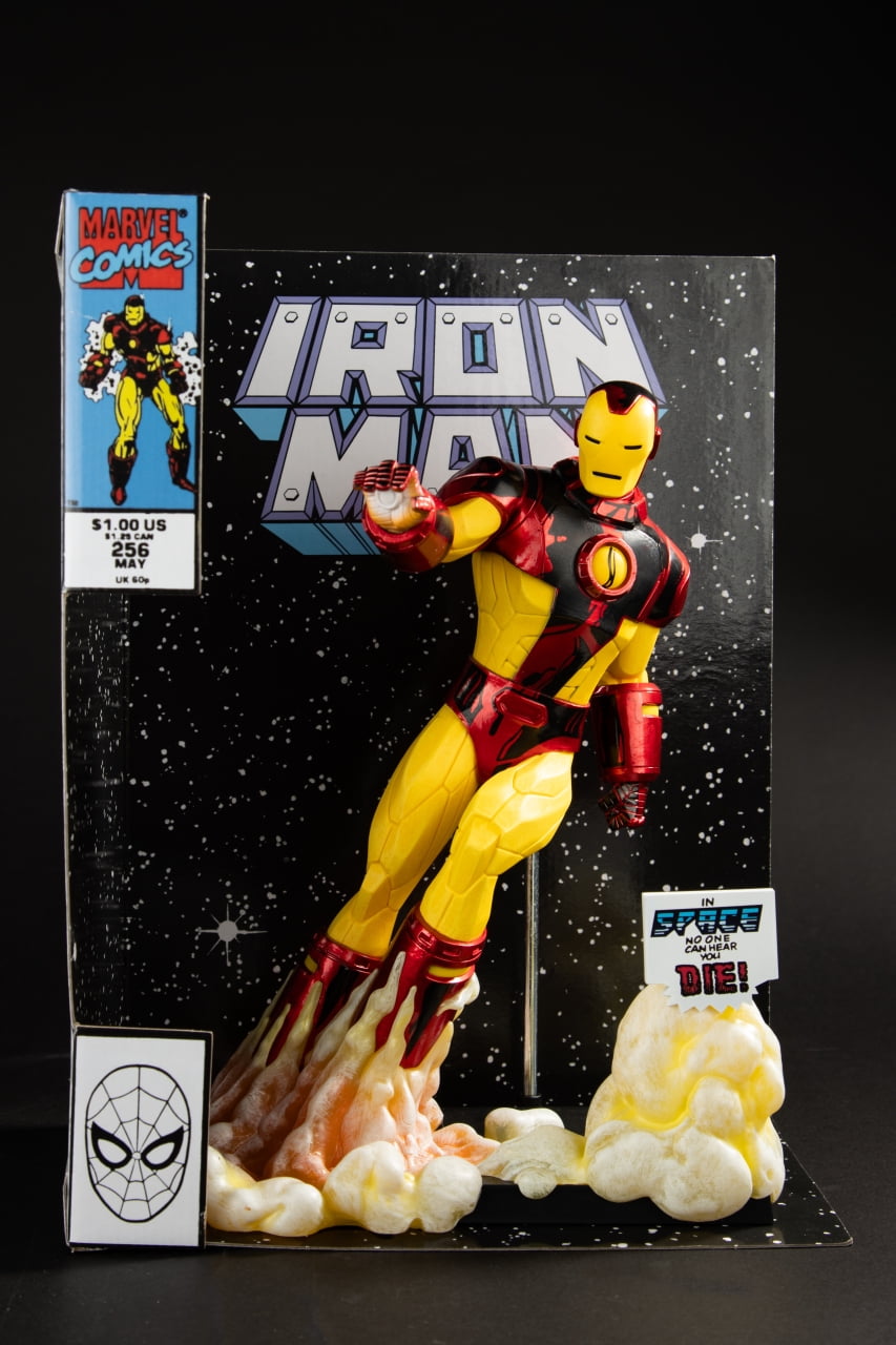 Iron Man (Iron Man #256) 1:6th Scale Collectible Figure w/Scene & Comic - McFarlane Toys
