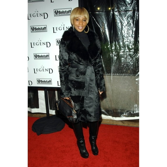 Mary J Blige At Arrivals For I Am Legend Premiere Wamu Theatre At Madison Square Garden New York Ny December 11