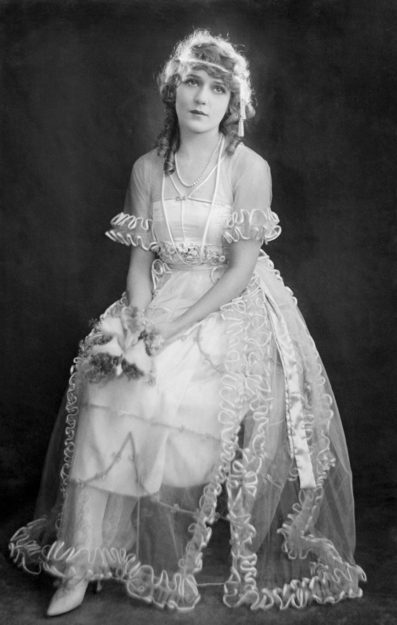 Mary Pickford In Her Wedding Dress Canvas Art -  (16 x 20)
