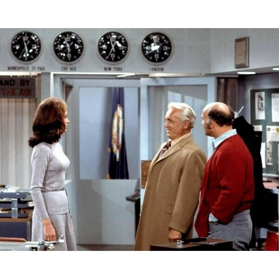 Mary Tyler Moore Show Ted Murray & Mary look at newsroom clocks 16x20 Poster