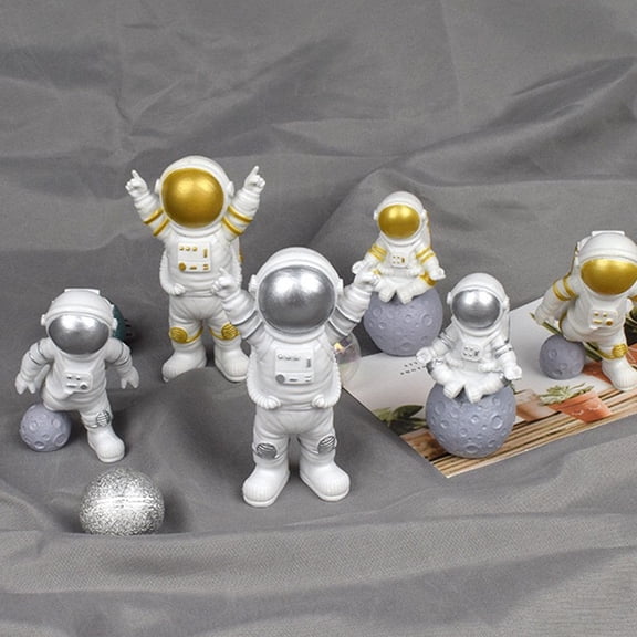 LOLIPPYY 3Pcs Golden Resin Astronaut Figurines for Desktop and Car Decoration