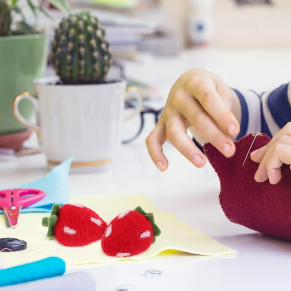 Masteelf 5pcs Handmade Felt Strawberry Ornaments DIY Craft Supplies Needle Felting Kits for Holiday Decorations Realistic Artificial Fruit Embellishments for Home Decor