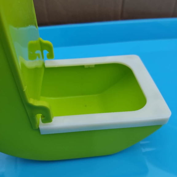 Masteelf Parrot Feeding Box Durable Bird Feeder for Pet Use Green PP ABS Material Suitable for Small Birds 2PCS