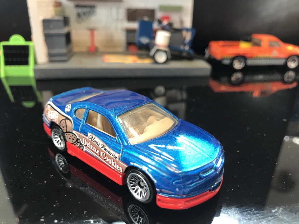 Mattel Hot Wheels 1998 Alan's Favorite Deluxe cookies/ Monte Carlo Car