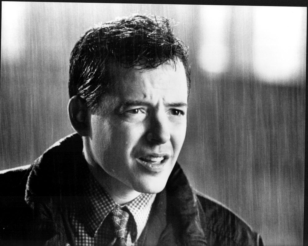 Matthew Broderick In Rain In The Cable Guy Photo Print (8 x 10) Item