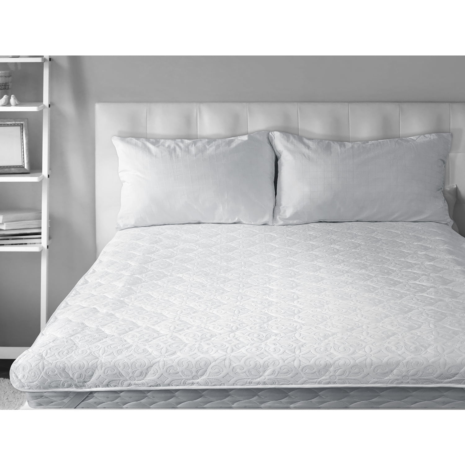 Safdie & Co. Quilted Twin Mattress Protector with Elastic Corners in White