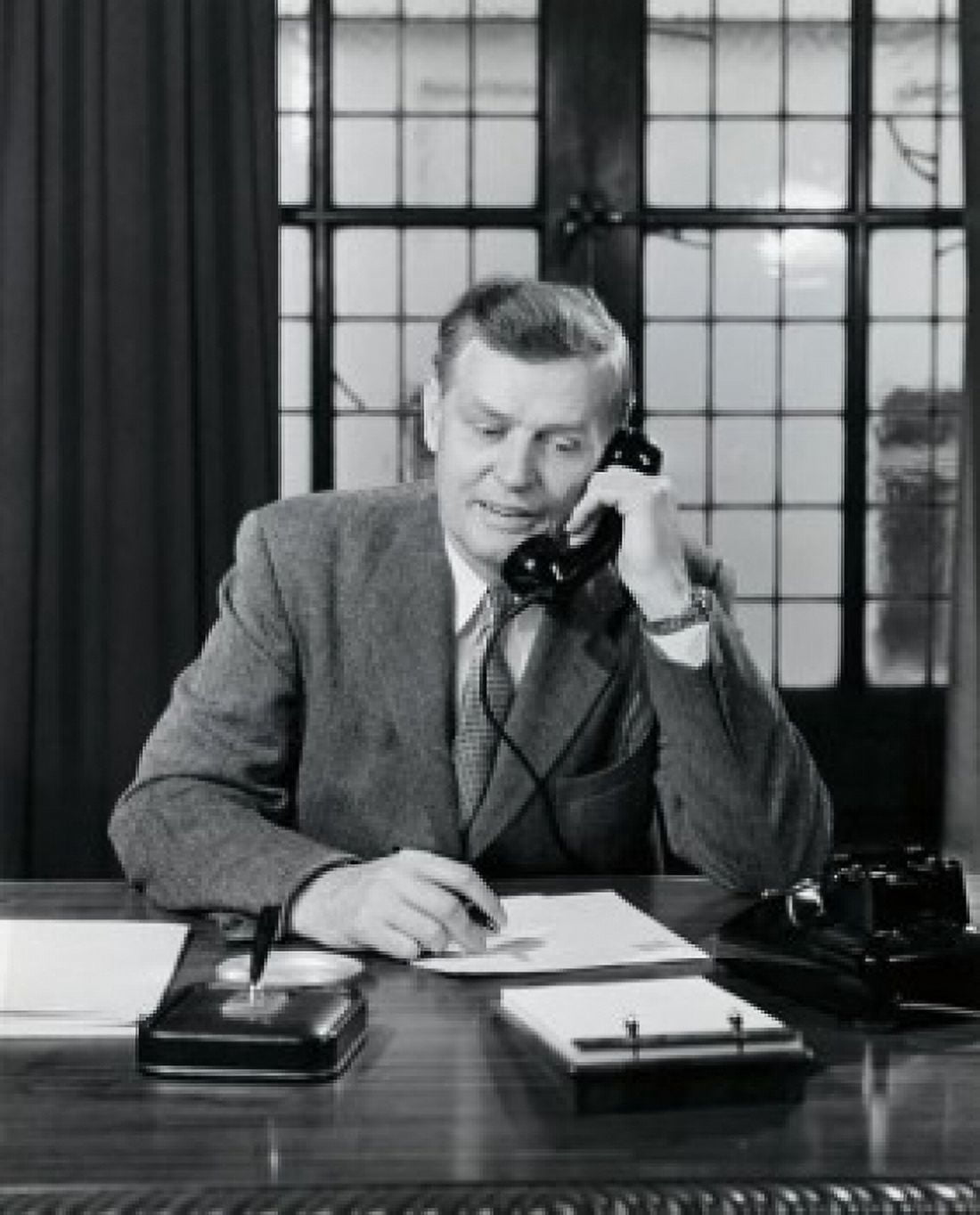 Mature businessman talking on telephone in office Canvas Art - (18 x 24)