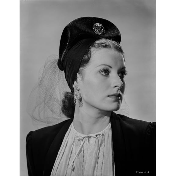 Maureen O'Hara Posed in Black Dress With Headband Black and White Photo Print (8 x 10)