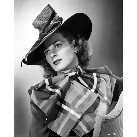 Maureen O'Hara Posed in Formal Dress Black and White Photo Print (8 x 10)