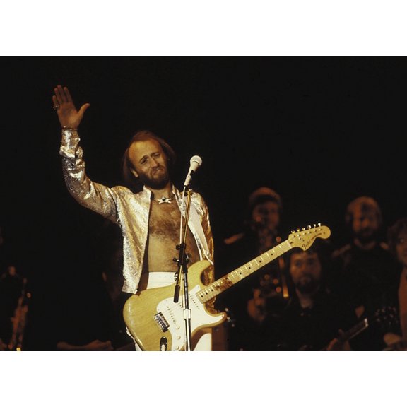 Maurice Gibb waving on stage Photo Print  (10 x 8)