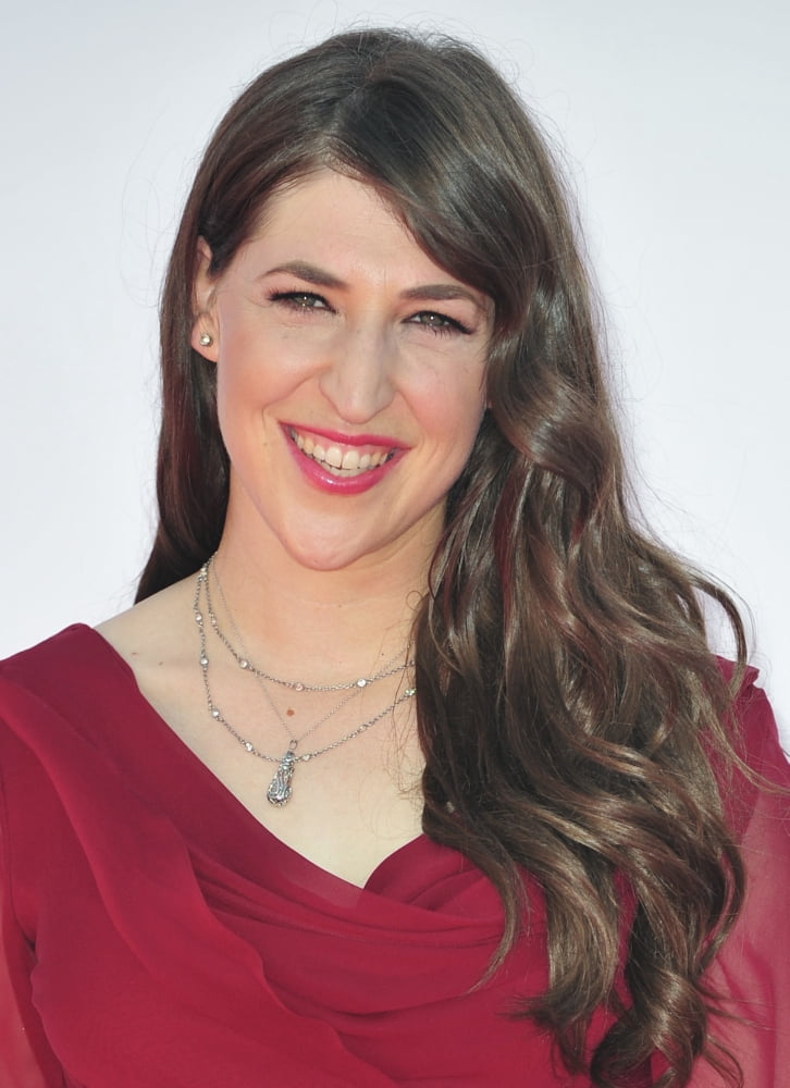 Mayim Bialik At Arrivals For The 64Th Primetime Emmy Awards - Arrivals Part 3 Canvas Art - (16 x 20)