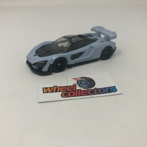 McLaren Senna * 1:64 Scale Diecast Model Diorama * HG7E