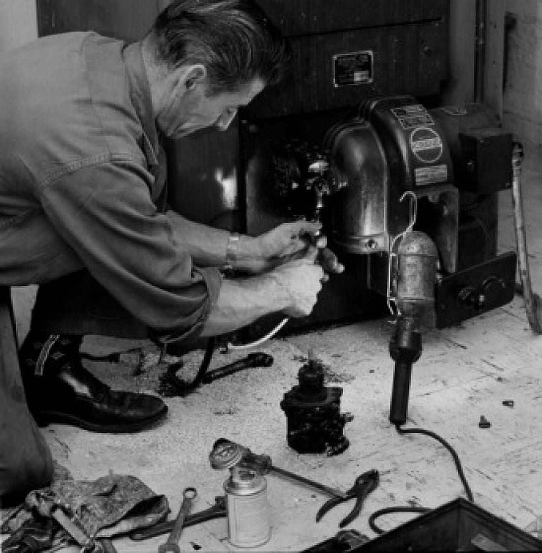 Mechanic repairing machine Canvas Art - (18 x 24)