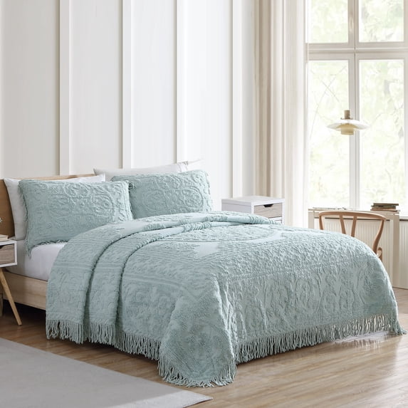 Medallion Chenille Bedspread. Burgundy - Twin