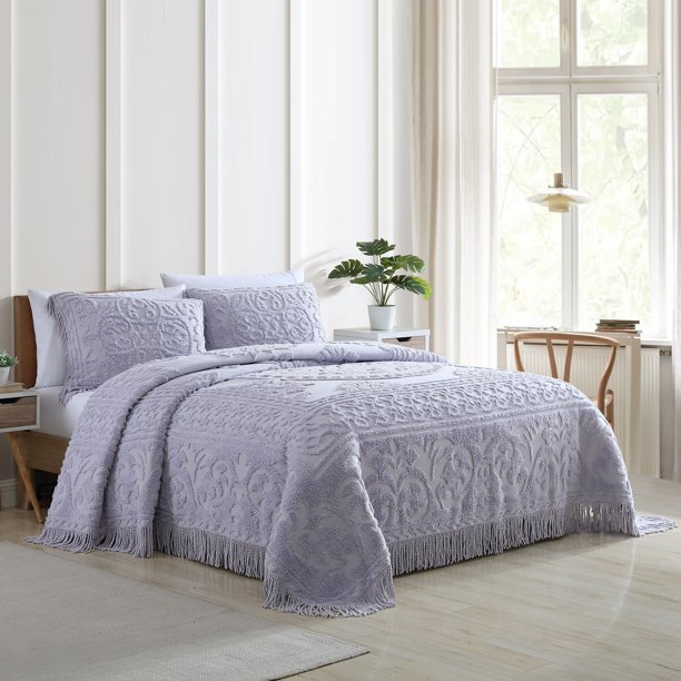 Medallion Chenille Bedspread. Lavender Full