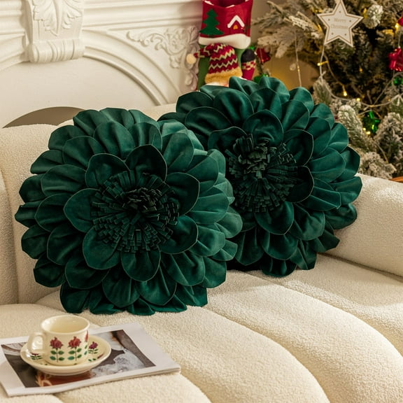 Meggemo Red and Green Flower-Printed Pillow Cover – Petal-Style Sofa Cushion Case, Suitable for Home and Hotels, Festive Design