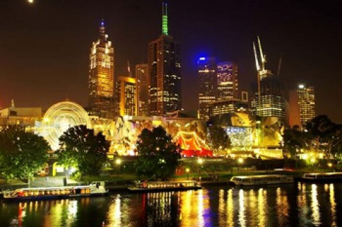 Melbourne Victoria Australia Canvas Art - David Wall DanitaDelimont (26 x 17)