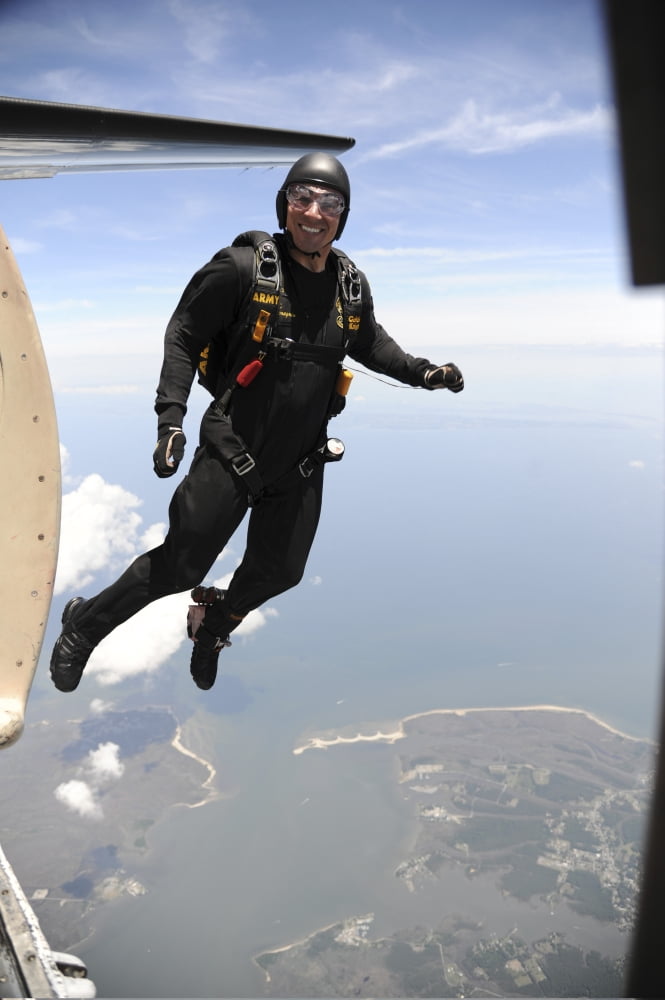 Member of the US Army Golden Knights Parachute Team Canvas Art - Stocktrek Images (23 x 34)