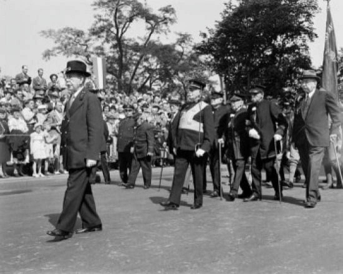 Memorial Day Parade on 30th of May 1939 Canvas Art - (24 x 36)