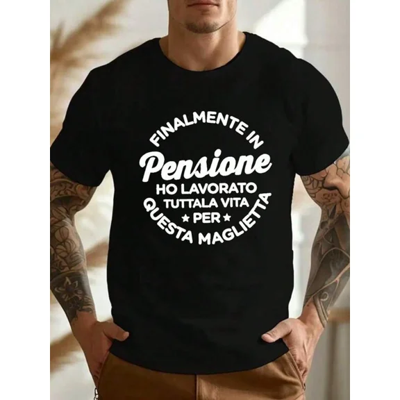 Men'S _Finally In Pension_ T-Shirt - Humorous Italian Quote, Casual Crew Neck, Short Sleeve, Geometric Pattern, Summer Wear, Comfortable Fit,