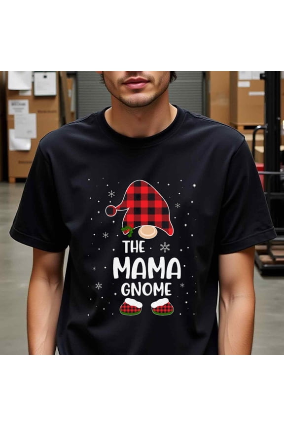 Men'S The Mama Gnome Graphic T-Shirt - Black with Red & Green Plaid Gnome Design, Casual Round Neck Tee for Summer, Comfortable Short Sleeve Shirt for Casual Attire, Gnome Garden Decor