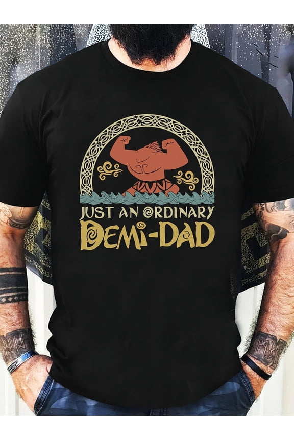 Men'S casual crew neck T-shirt, jersey short sleeves, printed with "Just an Ordinary Demi-Dad", 100% Cotton, 180G Weight, Machine Washable, Gift for Men and Women Mom and Dad Friends, S-XXXL, Black