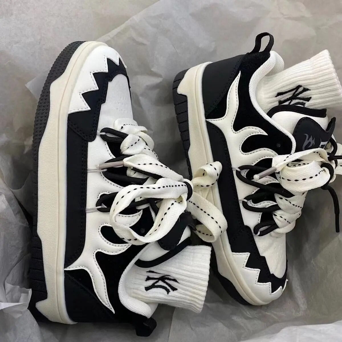 Shark Circling Pattern Print Black Sneaker Shoes For Men Women