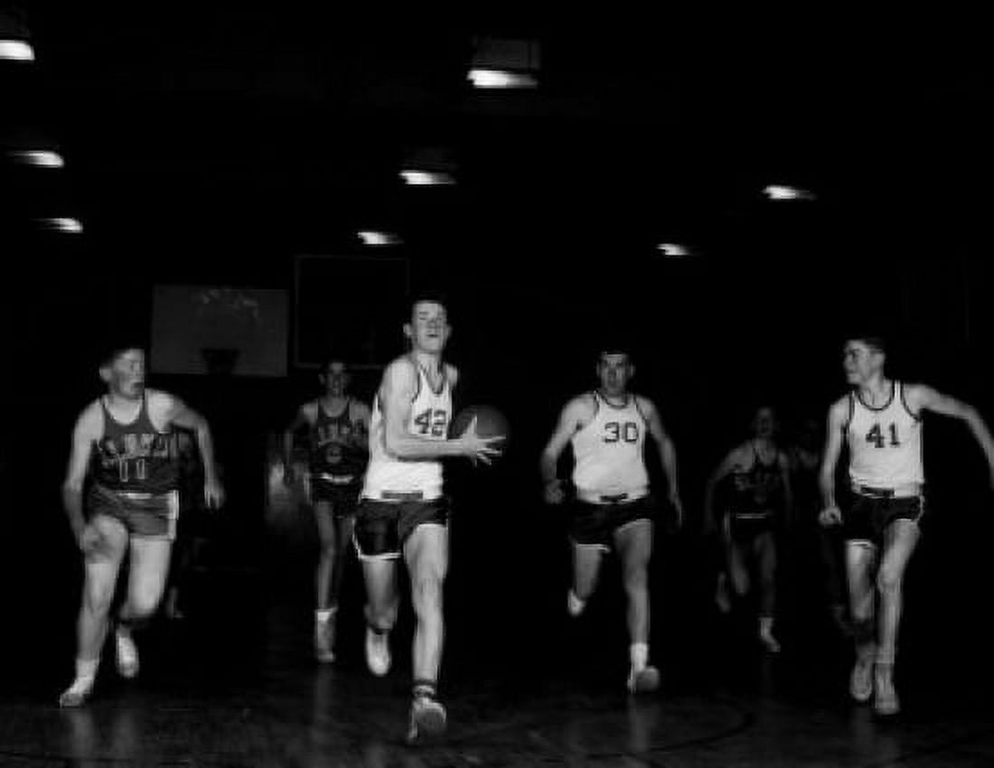 Men playing basketball Canvas Art - (24 x 36)